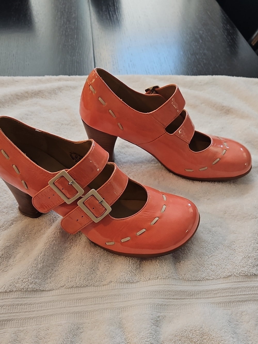 John fluevog Cavalieri Pink Patent Mary Jane Heels with Double Buckle Sz 9.5